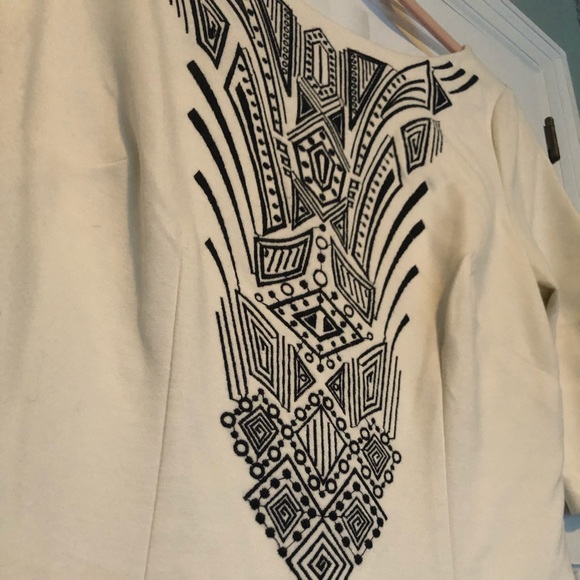 Laundry white dress with tribal design - Picture 3 of 7